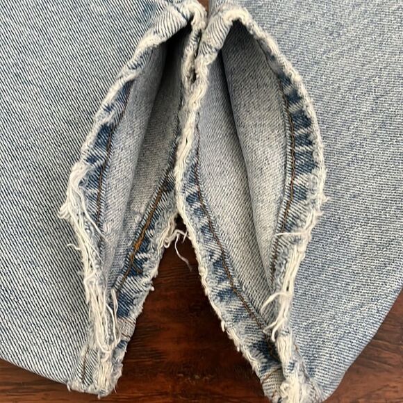 Vintage Levi’s 560 Distressed Blue Denim Jeans Loose Fit Taper Leg Style Casual - Picture 9 of 16